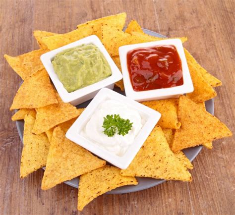 Tortilla chips and dip — Stock Photo © studioM #25166901