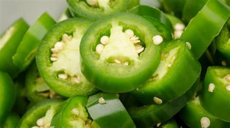 12 Unbelievable Health Benefits Of Green Chillies Zero Calories But