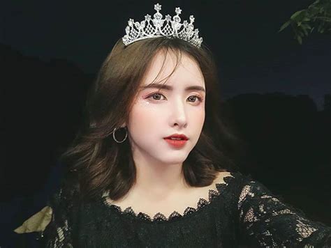 Hot girl mùa thi sở hữu vẻ đẹp trong veo như nắng sớm Báo Dân trí