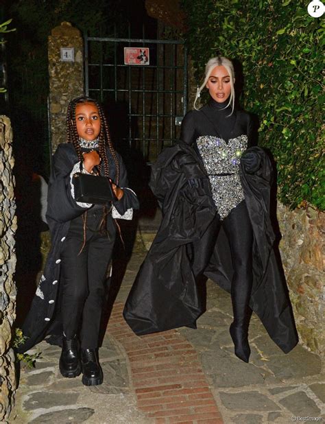 Exclusif Kim Kardashian et sa fille North West se promènent à