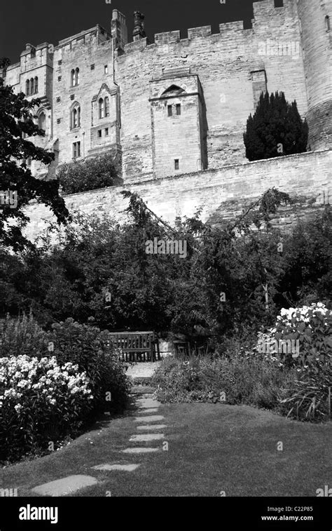 Warwick castle gardens hi-res stock photography and images - Alamy