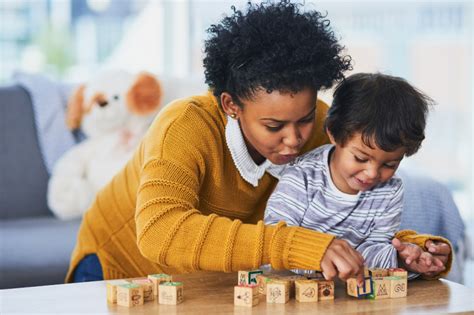 Devenir éducateur de jeunes enfants Métier formation salaire etc