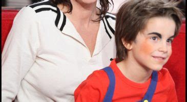 Lio M Tamorphos E Blonde Platine Et Cr Ne Ras La Chanteuse Est M Connaissable Closer