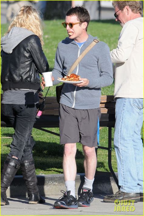 Elijah Wood: Pizza for Lunch on 'Wilfred' Set: Photo 2644579 | Elijah ...