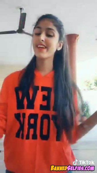 Tessa Teen Nude Tiktok Selfie Bannedselfies