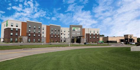 Hotel in Sioux Falls, SD | Holiday Inn & Suites Sioux Falls - Airport