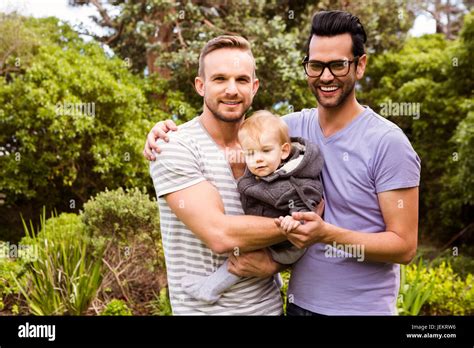 Couple Gay Enfant Banque De Photographies Et Dimages Haute R Solution Alamy