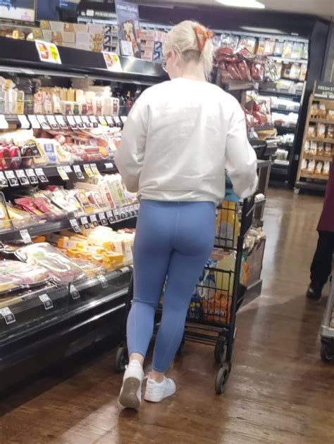 Platinum Blonde Packing A Cute Ass Into Blue Yoga Pants Spandex Leggings Yoga Pants Forum