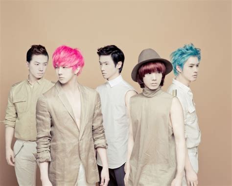 Bộ ba hot boy nhà SM đại náo sân khấu