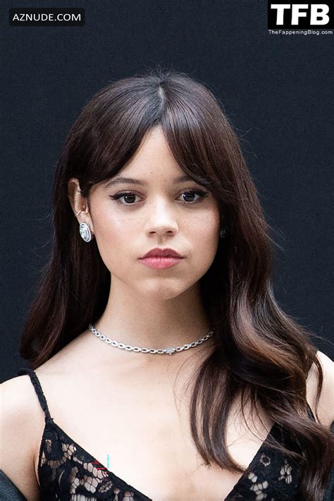 Jenna Ortega Sexy Seen Flaunting Her Hot Cleavage At The Valentino Fashion Show In Paris AZNude