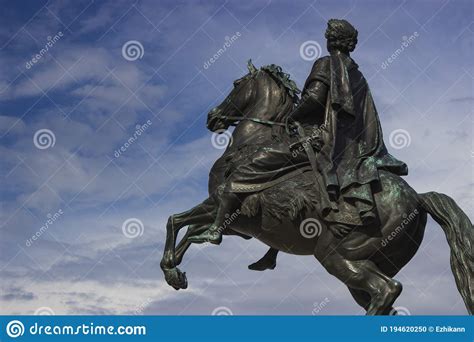 Monumento A Pietro Il Grande Cavaliere Di Bronzo In St Petersburg