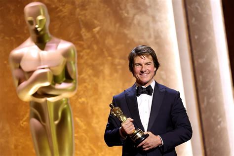 Tom Cruise Receives His First Oscar