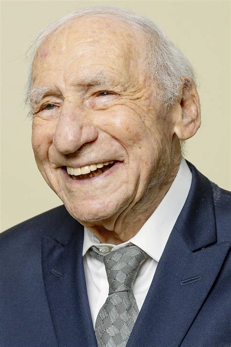 7 Legendary Celebs You Won’t Believe Are Now over 90 Years Old – Photos