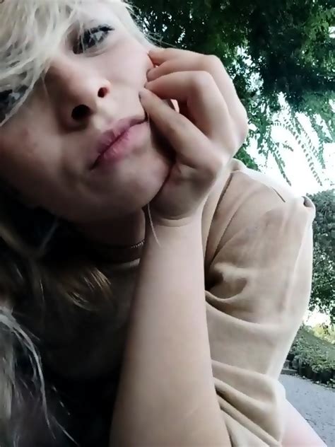 Blonde Camgirl 2020 09 29 04 04 54 887