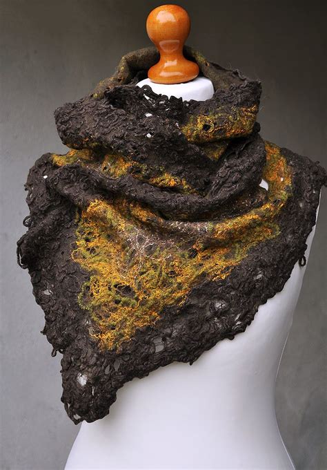 Валяный шерстяной шарф "Орех" – купить на Ярмарке Мастеров – DS8ZVRU ...