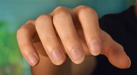Articles The Benefits And Drawbacks Of Growing Your Nails For