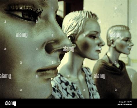 Mannequins Female Hi Res Stock Photography And Images Alamy