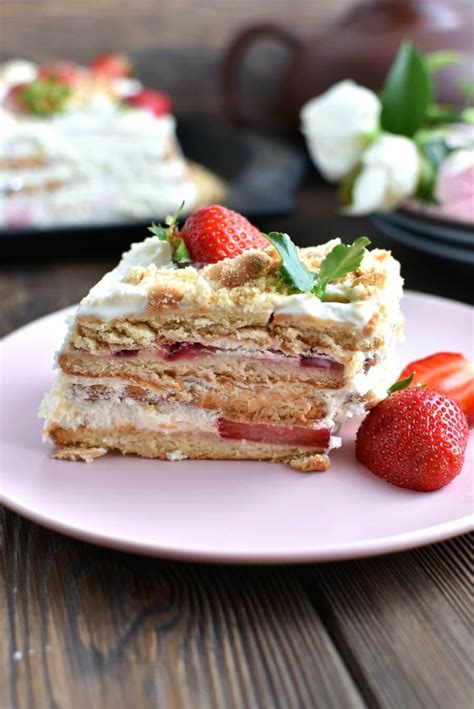 Strawberry Shortcake Slice Recipe - COOK.ME