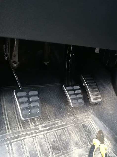 Прокладка клапанной и накладки на педали — Hyundai Solaris (1G), 1,6 л ...