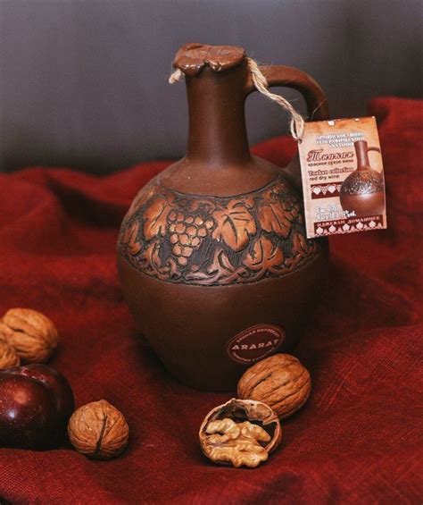 Армянское вино в глиняном кувшине — необычный и очень полезный подарок ...