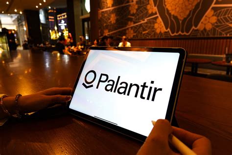 palantir stock  spotlight   ai powered data analytics company