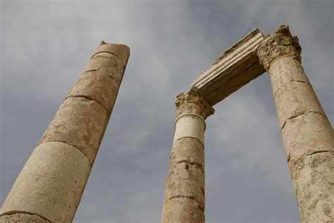 History of Temple & Hand of Hercules in Amman, Jordan