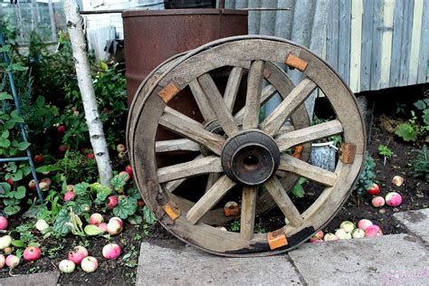 Колесо от телеги в интерьере дачи (73 фото) » НА ДАЧЕ ФОТО