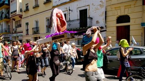 La Fiscal A Pide Euros De Multa Para Las Acusadas Por La Procesi N De La Vagina