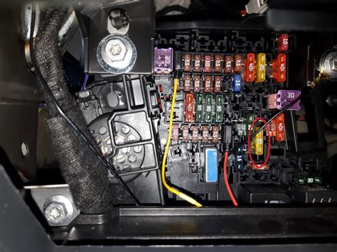 Fuse box diagram Volkswagen Atlas and relay with assignment and location