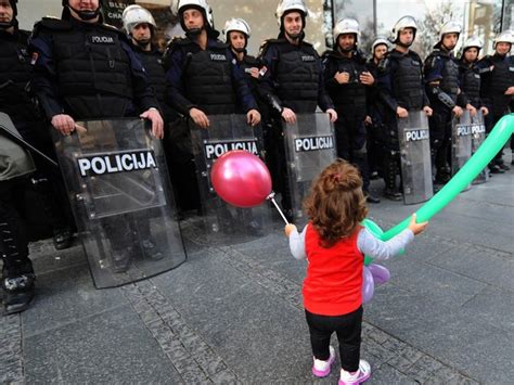 Parada gay na Sérvia é proibida por medo de ataque de radicais Fórum Outer Space O maior