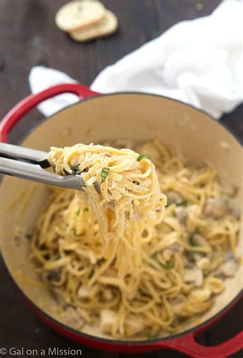 One Pot Chicken And Mushroom Fettuccine Alfredo The Recipe Critic