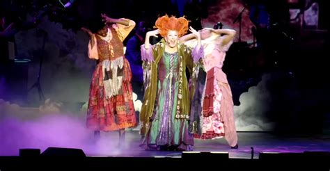 Bette Midler Brings Hocus Pocus” To The Stage With Epic Performance Of I Put A Spell On You”