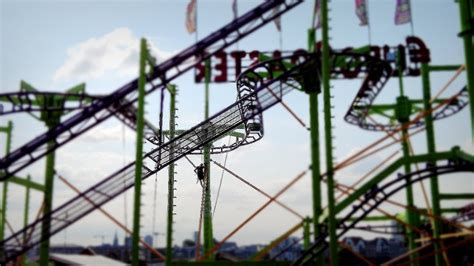 Gr Te Kirmes Am Rhein In D Sseldorf Aufbau K