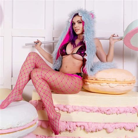 Chesty Cosplay Babe Octokuro Knows How To Pose For The Camera