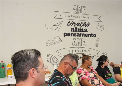 Gay pastor lidera a igreja que prega inclusão e aceita qualquer pessoa