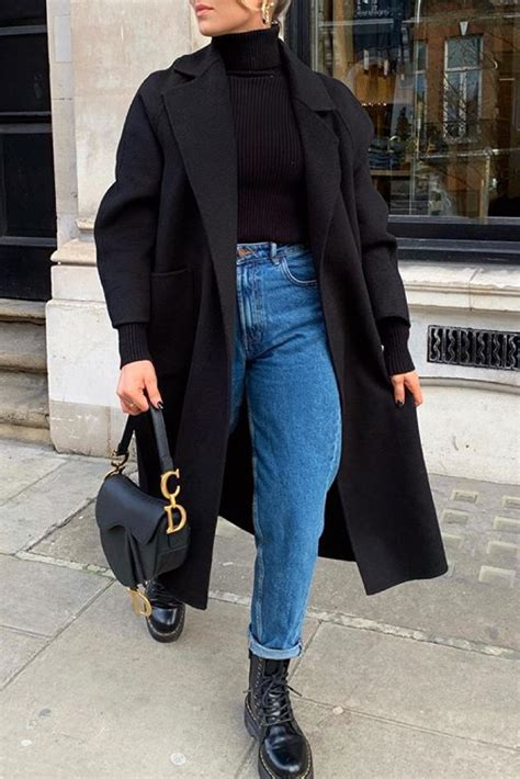 Mode Femme Automnehiver Casual Chic Avec Un Jean Mum Un Pull Noir Col