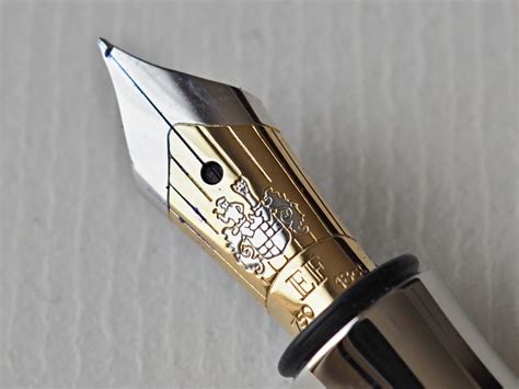 国内最安！マカサウッド 万年筆 ファーバーカステル クラシック 伯爵コレクション チタン 18k ペン先fニブ