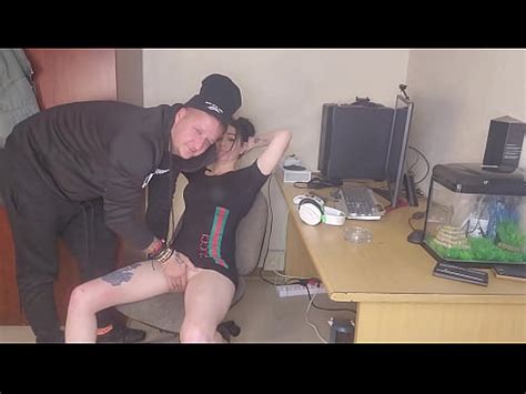 Je Ne Peux Pas Payer Le Loyer Alors Baise Ma Gameuse Elle S En Fiche XVIDEOS