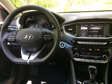 2017 Hyundai Ioniq: 192 Interior Photos | U.S. News