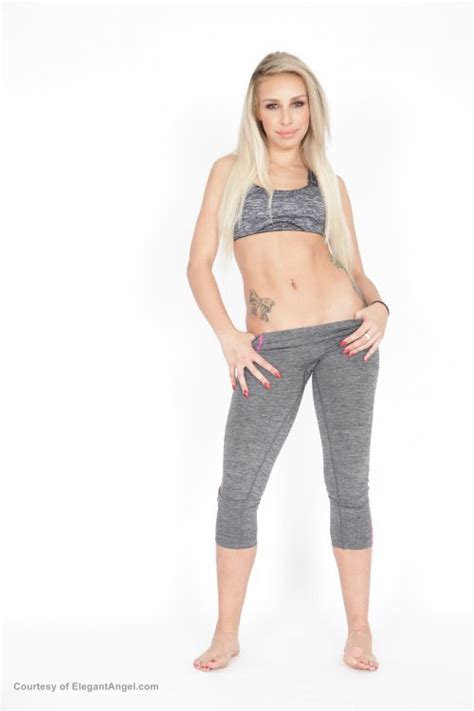 Carmen Caliente Reveals Flexible And Fit Nude Body 15 Photos