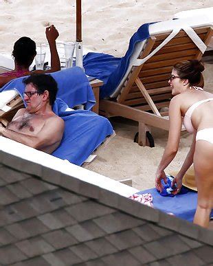 Stephanie Seymour Bikini Candids At The Beach Porn Pictures XXX Photos