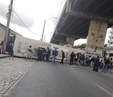 Nibus Tomba Na Avenida Brasil E Pessoas Ficam Feridas