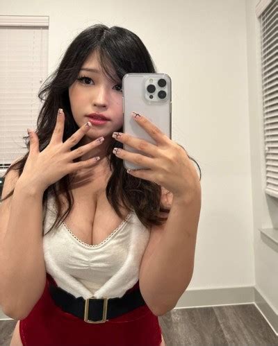 She Looks Insanely Hot Af In This Costume Tumbex