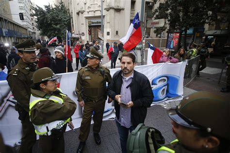 Tacos kilométricos y manifestaciones en la previa del Consejo Constituyente