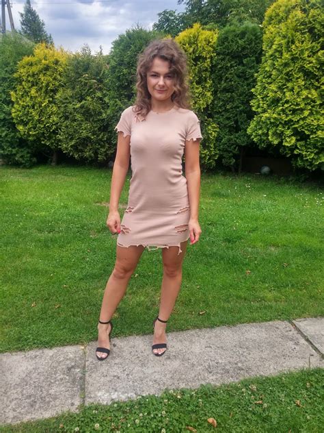 Żaneta Sukienka w odcieniu nude