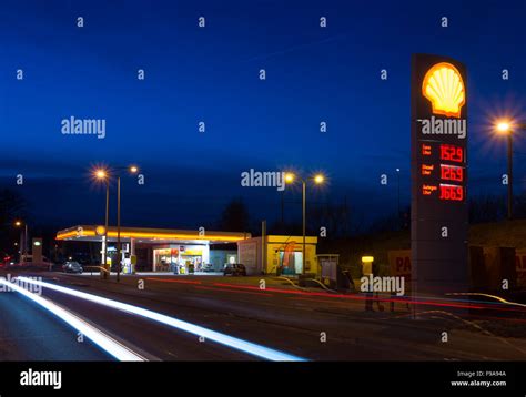 Shell Oil Refinery Hi Res Stock Photography And Images Alamy
