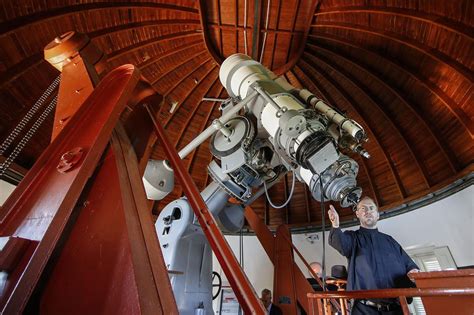 lobservatoire du vatican les jesuites ont la tete dans les etoiles
