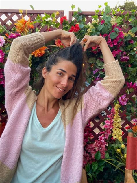 Juana Viale Con Bikini En Europa Y De Gala En La Mesa De Mirtha