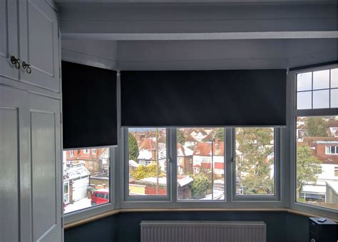 Римские шторы на угловое окно в интерьере (46 фото) - красивые картинки ...