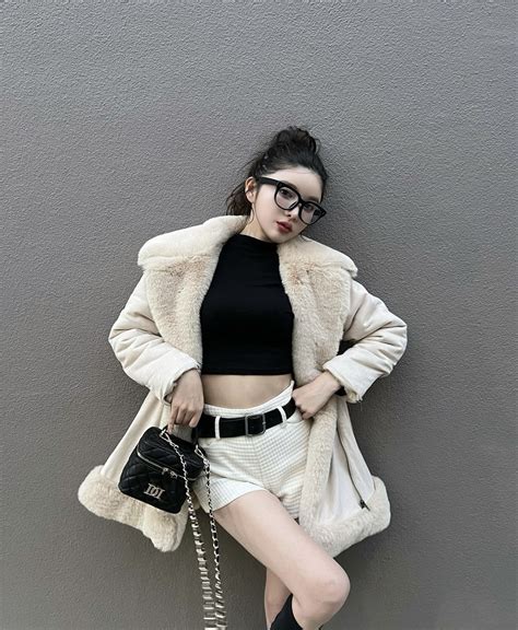Hot girl Nhật gây sốt với visual như idol Kpop gu ăn mặc cũng chuẩn đét không ai nghĩ đã 32 tuổi